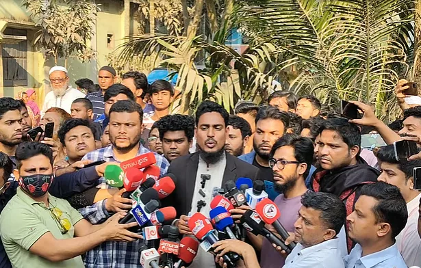 রংপুরে সহিংসতার অভিযোগ: ক্ষতিগ্রস্ত বাড়িঘর পরিদর্শন করে এনসিপির আখতার বললেন, ‘দায় বিএনপিকে নিতে হবে’