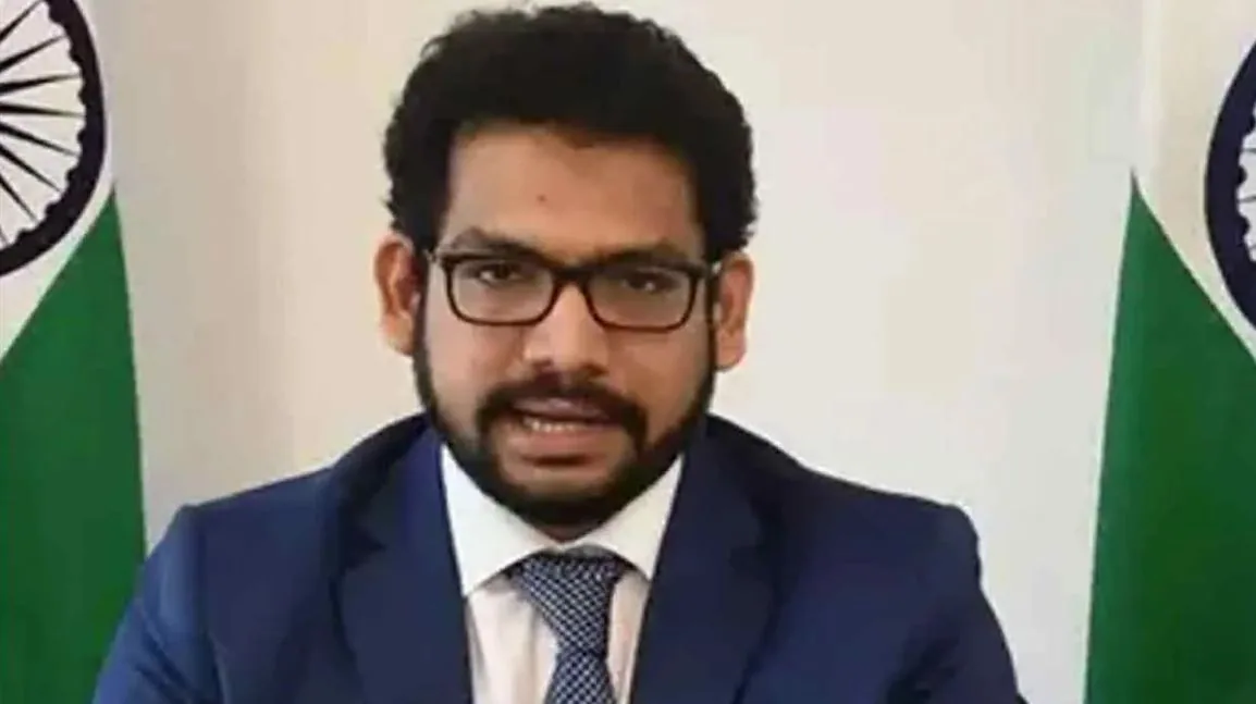 প্রধানমন্ত্রীর উপদেষ্টার দিল্লিতে প্রবেশে বাধা, ভারতের ভারপ্রাপ্ত হাইকমিশনারকে তলব
