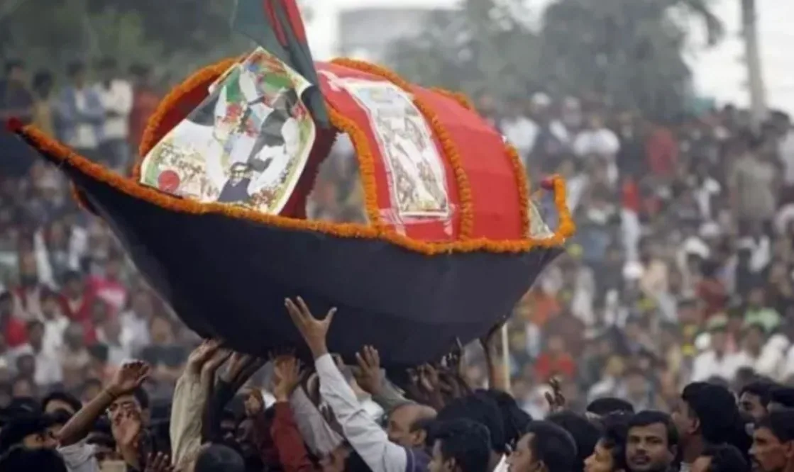 ‘দল বাঁচাতে’ শীর্ষ নেতাদের দেশে ফিরতে বলছে আওয়ামী লীগের তৃণমূল
