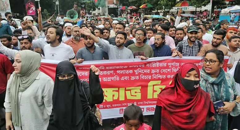 ৭ দিনের মধ্যে হাদি হত্যাকারীদের সুনির্দিষ্ট তথ্য চায় ইনকিলাব মঞ্চ, বিক্ষোভ মিছিল