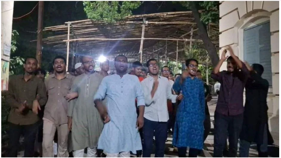 ‘ক্যাম্পাসকে অস্থিতিশীল করলে গদিকে স্থিতিশীল থাকতে দেব না’