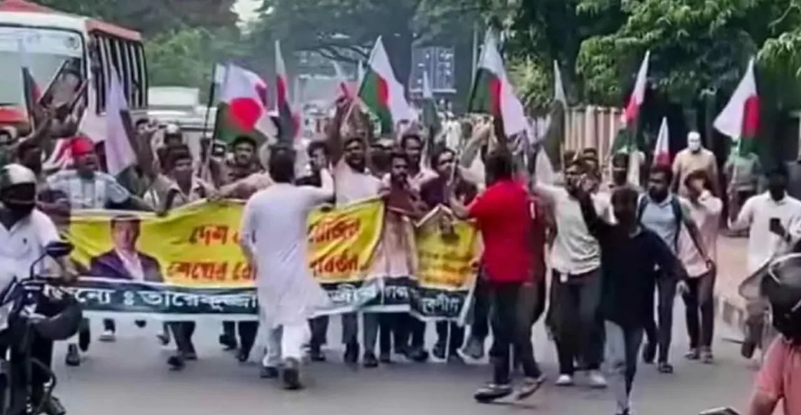 গণভবনের সামনে কার্যক্রম নিষিদ্ধ যুবলীগের মিছিল, দুই থানার ঠেলাঠেলি