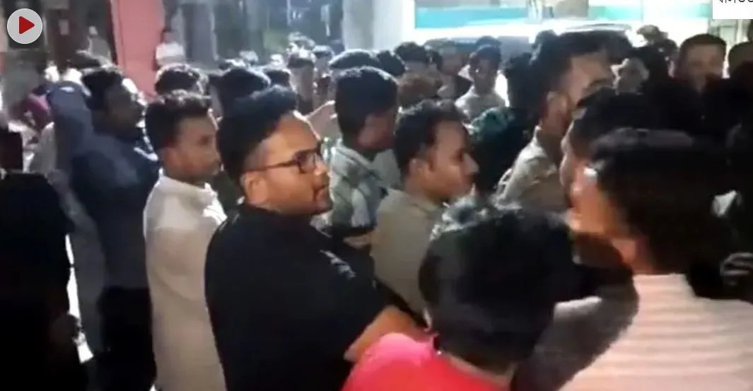 থানার ভেতরে ঢাবির ১০ সাংবাদিককে পেটালো ছাত্রদল