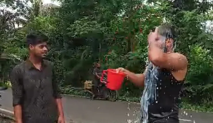 বাগেরহাটে দুধ-পানি দিয়ে গোসল করে দল ছাড়ার ঘোষণা ‘জামায়াত কর্মী’র