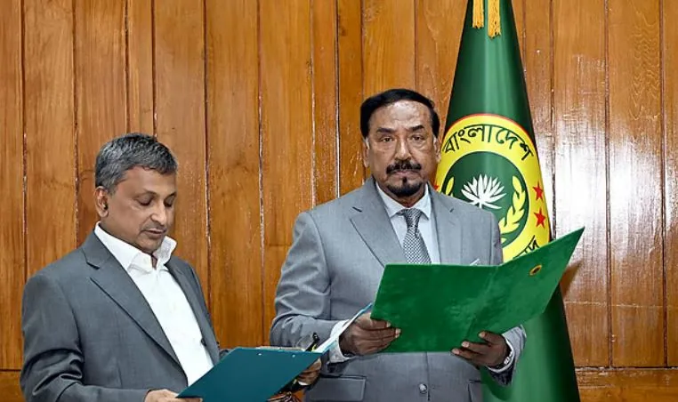 চট্টগ্রাম-২ আসনের সংসদ সদস্য হিসেবে সরোয়ার আলমগীরের শপথ