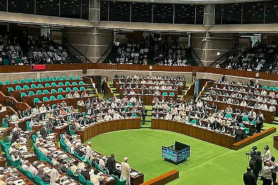 বিরোধী দলের নোটিশ: আলোচনার সময় নিয়ে সংসদে বিতর্ক