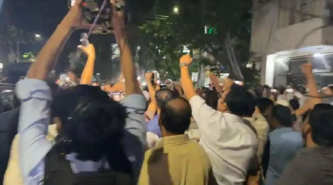 তোফায়েল আহমেদের জানাজা শেষে ‘জয় বাংলা স্লোগান’, আটক ৭