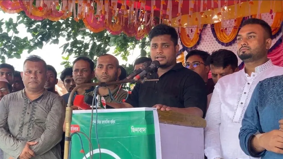 লুটপাটের জন্য ছাত্রজনতা রক্ত দেয়নি: হাসনাত আবদুল্লাহ