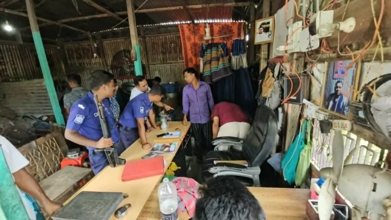 ভূমি অফিস থেকে চুরি হওয়া মালামাল বিএনপি নেতার দোকানে