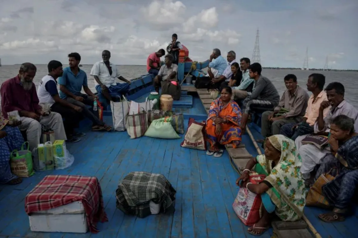 ভারত কেন বাংলাদেশ সীমান্ত “ঘেরার” জন্য কুমির ও বিষধর সাপ ব্যবহারের কথা ভাবছে?