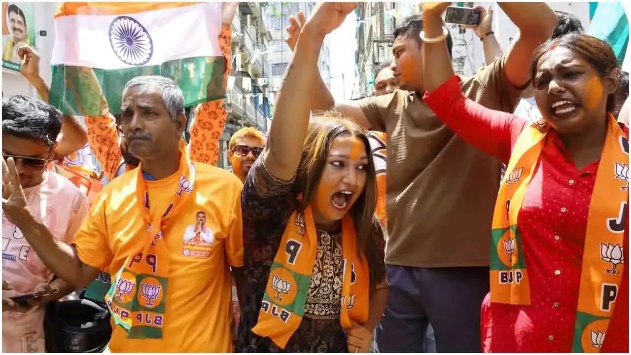 ১৫ হাজার ভোটে মমতার হার, শতাধিক আসন ‘লুটের’ অভিযোগ