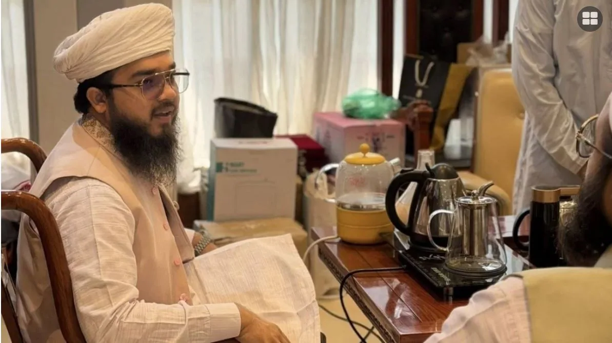 সংসদে নামাজ পড়তে গিয়ে জুতা খোয়ালেন এমপি হানজালা