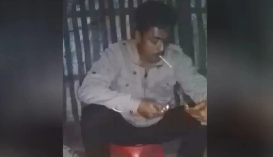 স্বেচ্ছাসেবক দল নেতার ইয়াবা সেবনের ভিডিও ভাইরাল