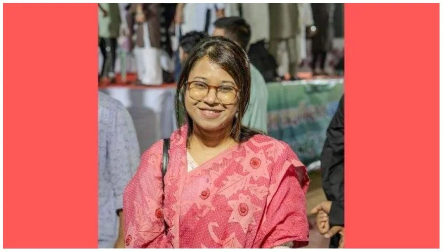 ‘আপনা মাংসে হরিণা বৈরী’ স্ট্যাটাসে কী বুঝাচ্ছেন মনিরা শারমিন?