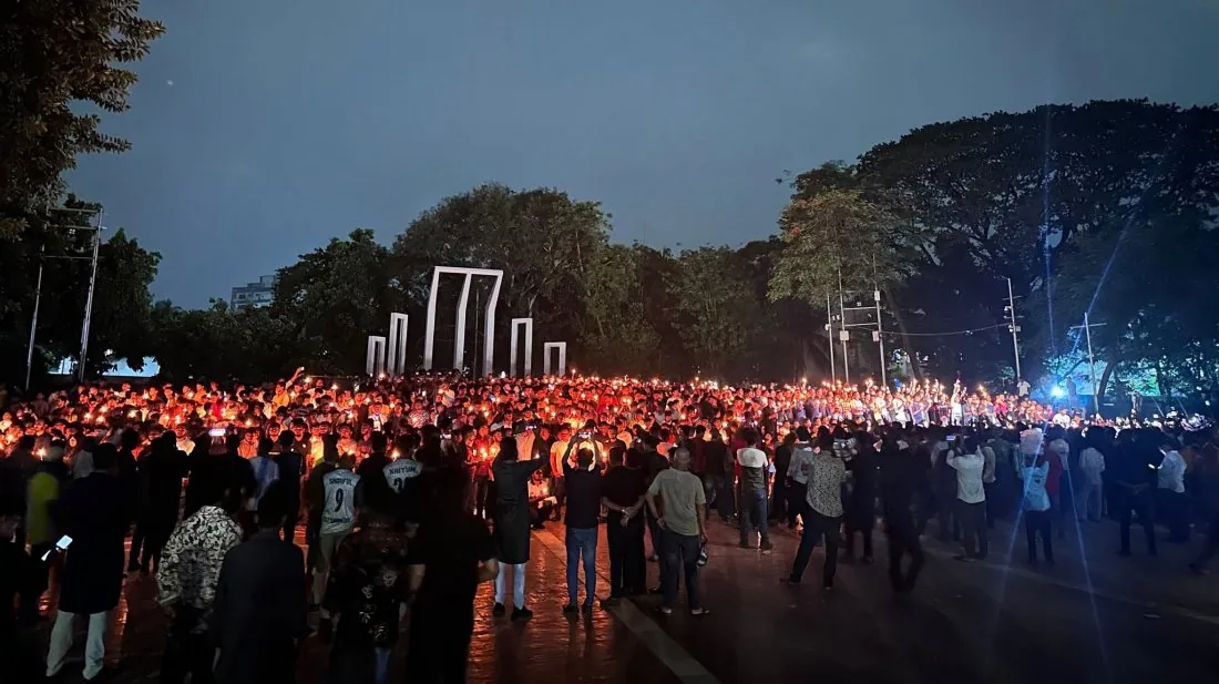 শহীদ মিনারে ছাত্রদলের ‘আলোয় আলোয় স্মৃতি সমুজ্জ্বল’ কর্মসূচি
