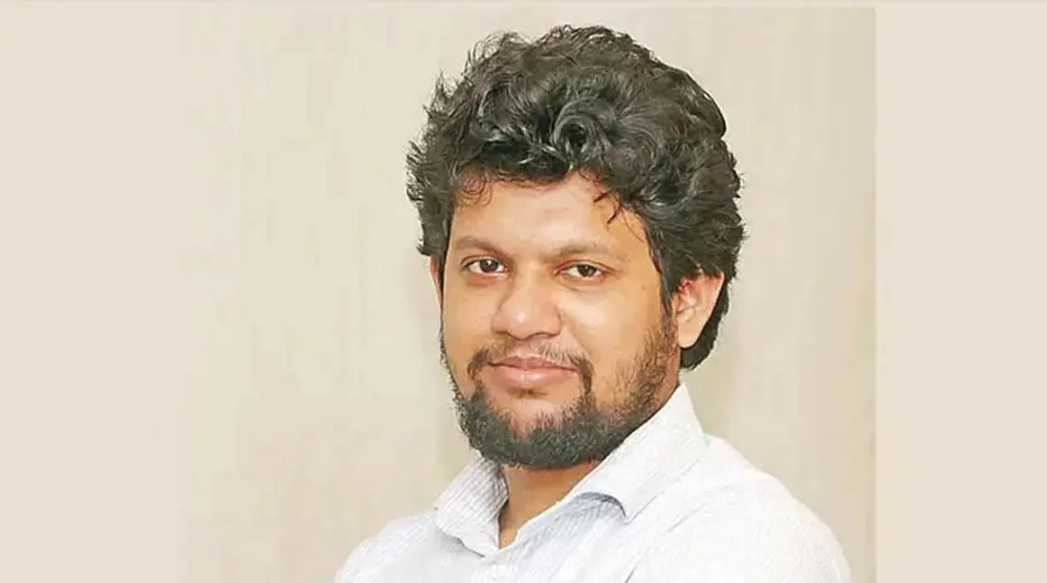 ফেসবুকে কাকে সতর্ক করলেন মাহফুজ আলম