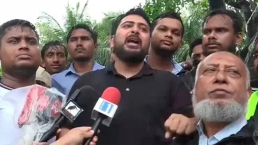 যার যার সামর্থ্য অনুযায়ী দুর্গত মানুষের পাশে দাঁড়ান: নাহিদ ইসলাম