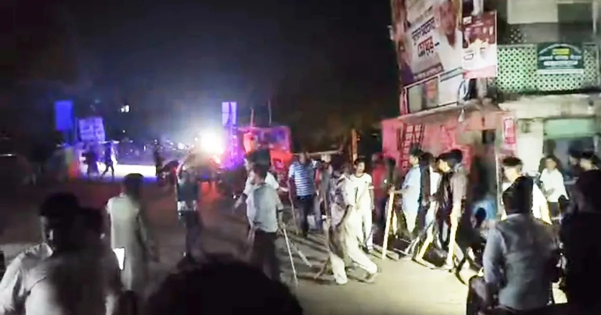 গুরুদাসপুরে আধিপত্য বিস্তার নিয়ে বিএনপির দুই গ্রুপের সংঘর্ষ, পুলিশসহ আহত ৫