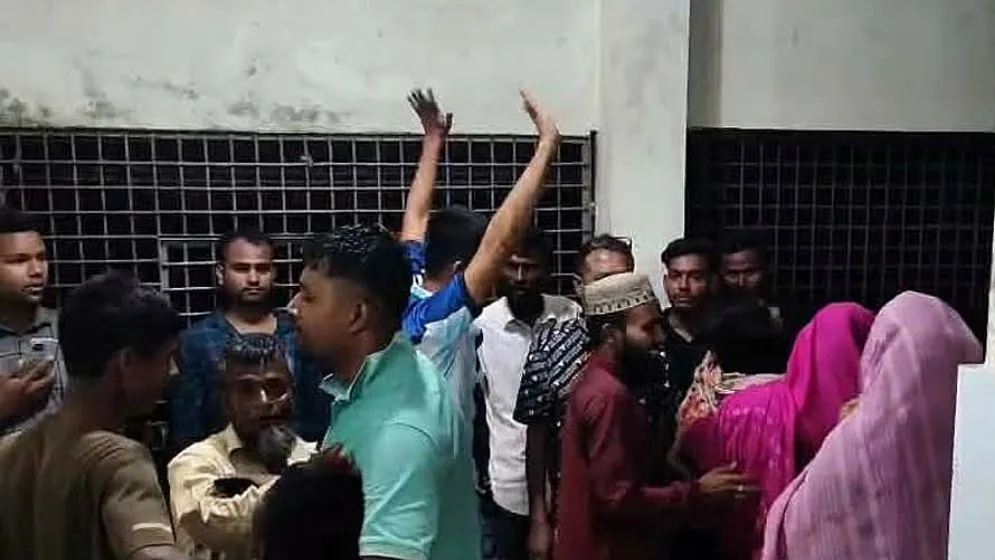 ফেসবুকে ‘হা হা’ রিঅ্যাক্ট দেওয়াকে কেন্দ্র করে বিএনপি কর্মীদের হামলা, নারীর মৃত্যু