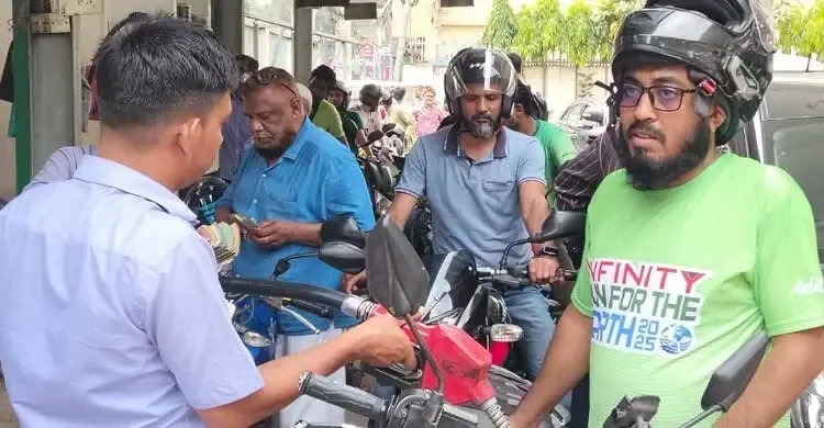 কর্মঘণ্টার অপচয়, পাম্প এলাকায় তীব্র যানজট