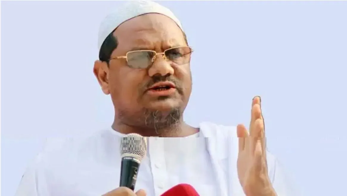 শাপলাকে বস্তুনিষ্ঠ দৃষ্টিতে না দেখায় স্বৈরতন্ত্রের পাটাতন নির্মিত হয়: চরমোনাই পীর