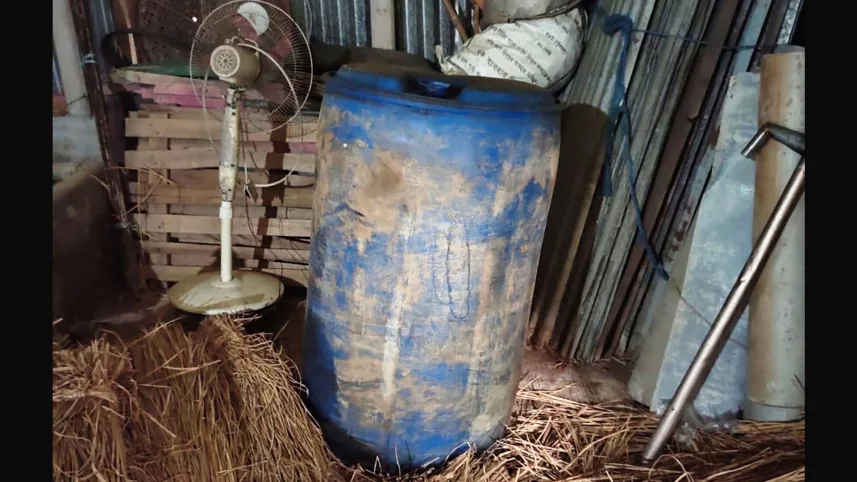 ড্রামভর্তি পেট্রোল উদ্ধার; বিএনপি নেতা বাবা তেল মজুত করতেন, বিক্রি করতে ‘যুবলীগ নেতা’ ছেলে