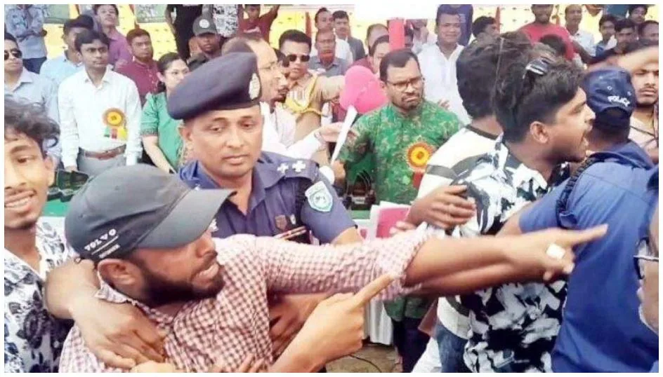 স্বাধীনতার অনুষ্ঠানে প্রধান অতিথি জামায়াত এমপির নাম বাদ বিএনপিপন্থি সঞ্চালকের, অতঃপর...