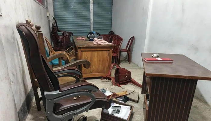 চাঁদা না দেওয়ায় যুবদলের কার্যালয়ে যুবলীগের হামলার অভিযোগ