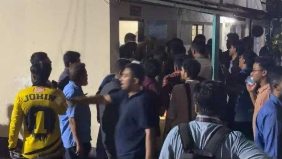 বট অ্যাকাউন্টের এডিটেড পোস্ট নিয়ে ছাত্রদলে উত্তেজনা, হামলায় আহত ডাকসু নেতা ও সাংবাদিকরা