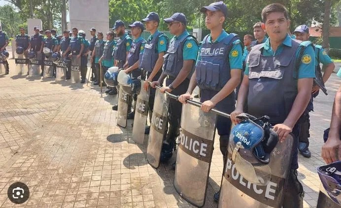 আওয়ামী লীগের প্রতিষ্ঠাবার্ষিকী ঘিরে ঢাকায় মোতায়েন থাকবে ১৮ হাজার পুলিশ
