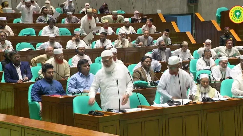 সংসদে তীব্র বাকযুদ্ধ, ওয়াকআউট করে সংসদ ছাড়ল বিরোধীরা