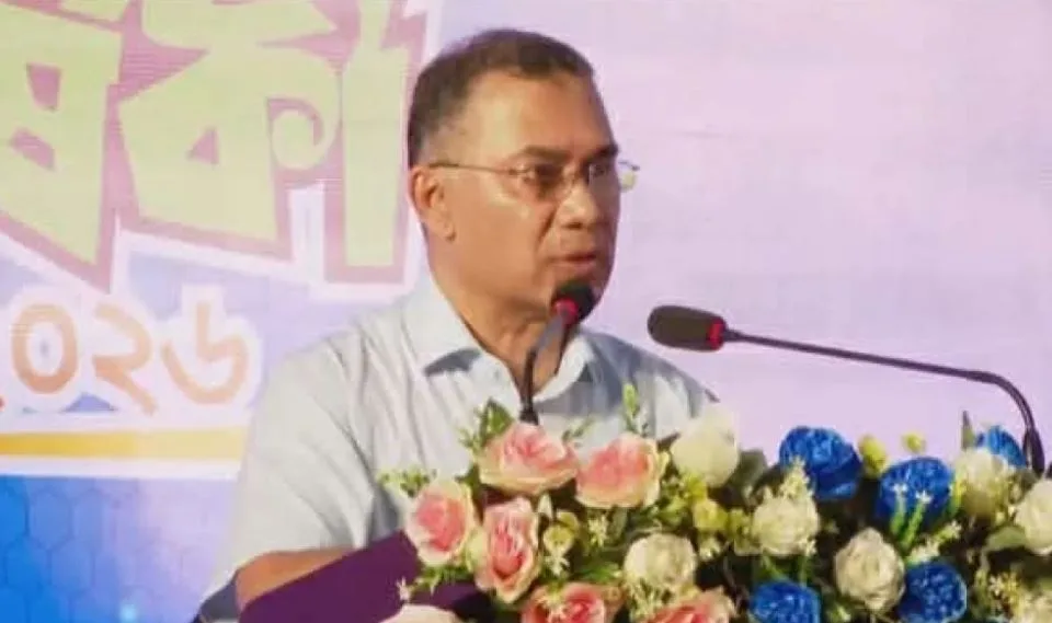 রাজনীতি করতে গিয়ে যেন দায়িত্ব পালনে বিঘ্ন না ঘটে, পেশাজীবীদের প্রধানমন্ত্রী