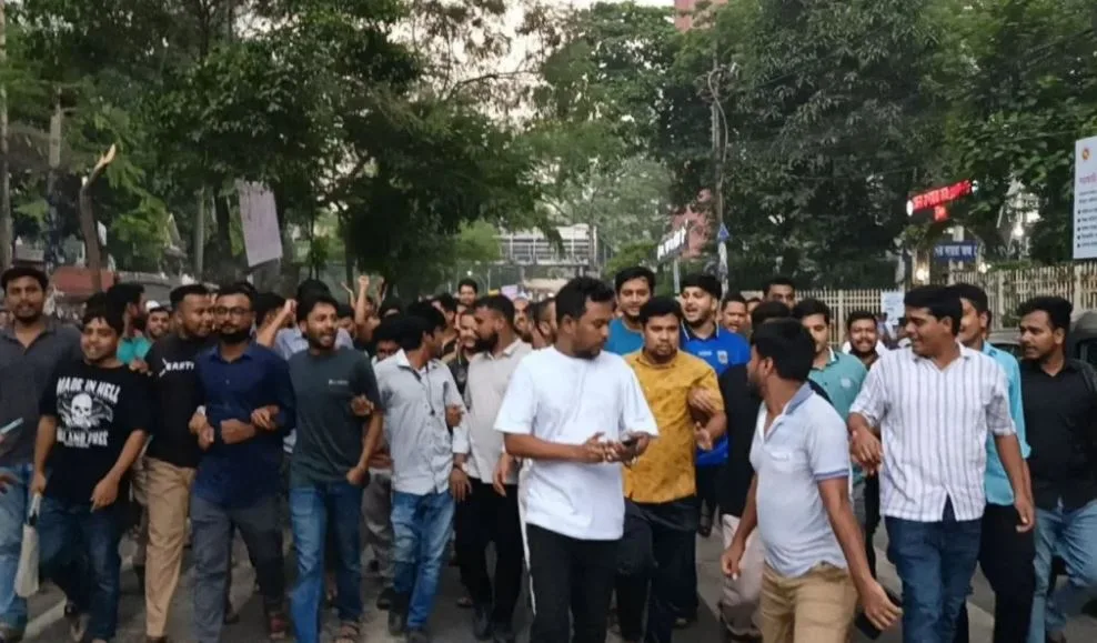 শিক্ষক নিয়োগ গভর্নিং বডির হাতে যাওয়ার গুঞ্জন: ক্ষুব্ধ ছাত্রনেতারা