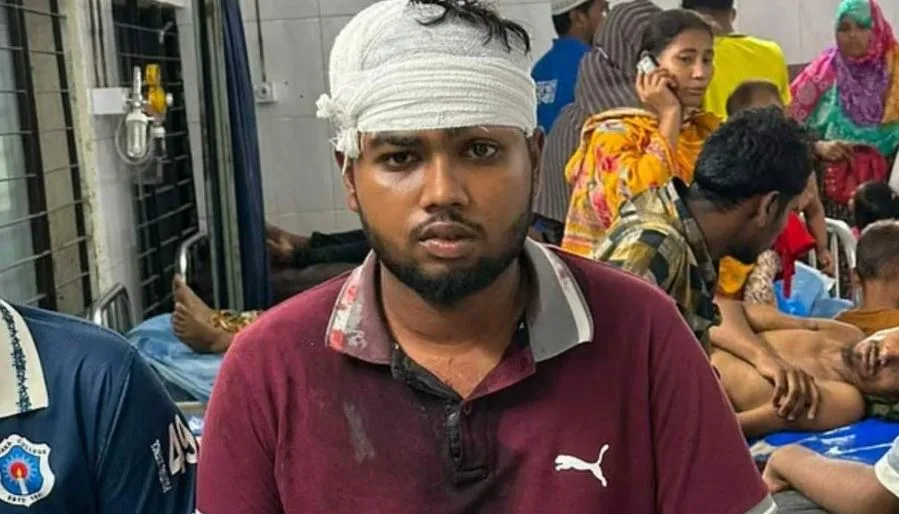 চাঁদা তুলতে বাধা দেওয়ায় ছাত্রদল নেতাদের কোপালেন যুবদল নেতারা