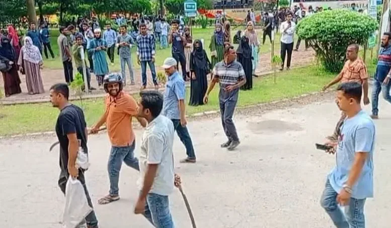 ইবিতে শিবির-ছাত্রদল উত্তেজনা, বহিরাগতদের নিয়ে রামদা নিয়ে মহড়া ছাত্রদলের
