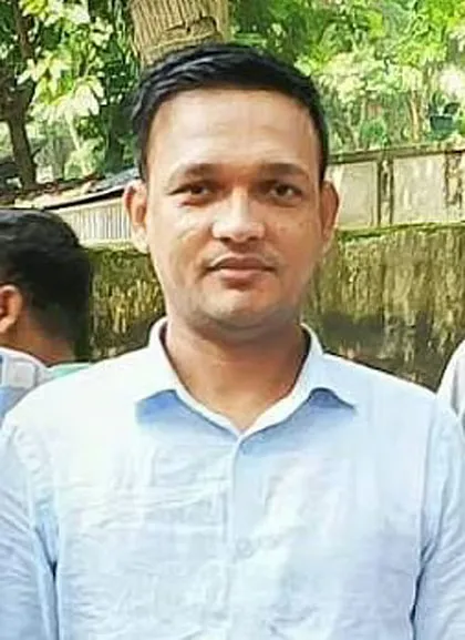 অভিযানে গিয়ে হামলার মুখে পুলিশ