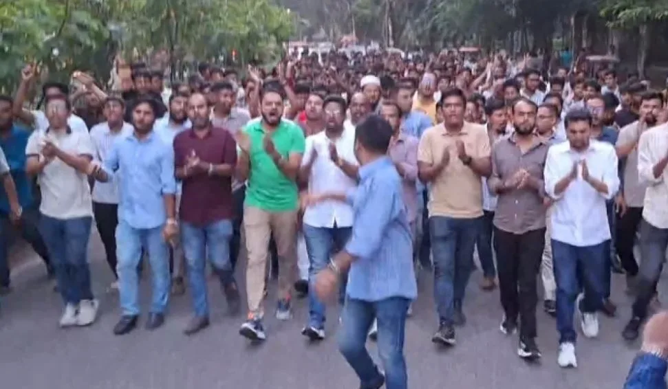নৈরাজ্য-অস্থিতিশীলতা সৃষ্টির প্রতিবাদে ঢাবিতে ছাত্রদলের বিক্ষোভ