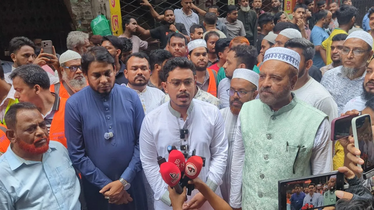 আগুনে ব্যবসায়ীদের সর্বস্বান্ত হওয়ার দায় সিটি করপোরেশনের: সাদিক