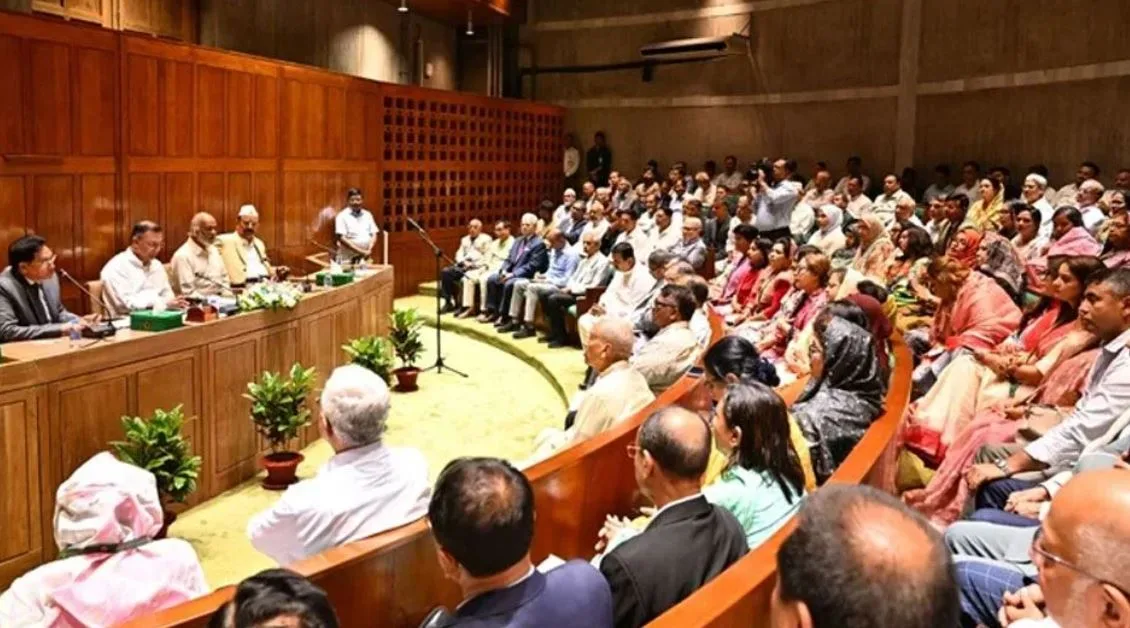 চাঁদাবাজ-দখলদারদের বিরুদ্ধে কঠোর বার্তা প্রধানমন্ত্রীর, জবাবদিহি করতে হবে এমপিদের