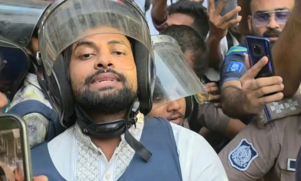 রবীন্দ্রনাথের গ্রাফিতিতে কালি, নেপথ্যের যোগসূত্র খুঁজছে পুলিশ
