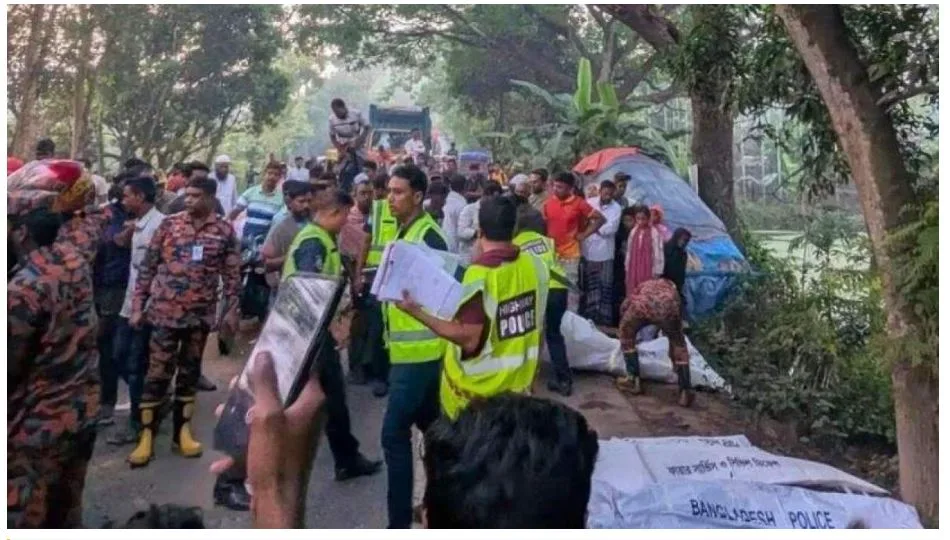 নাটোরে ভয়াবহ সড়ক দুর্ঘটনায় নিহত বেড়ে ১৪