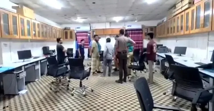 শিকদার গ্রুপের জমির ভাড়া দিতে হবে ‘শীর্ষ সন্ত্রাসী’ ইমনকে; কুরিয়ার অফিসে তাণ্ডব