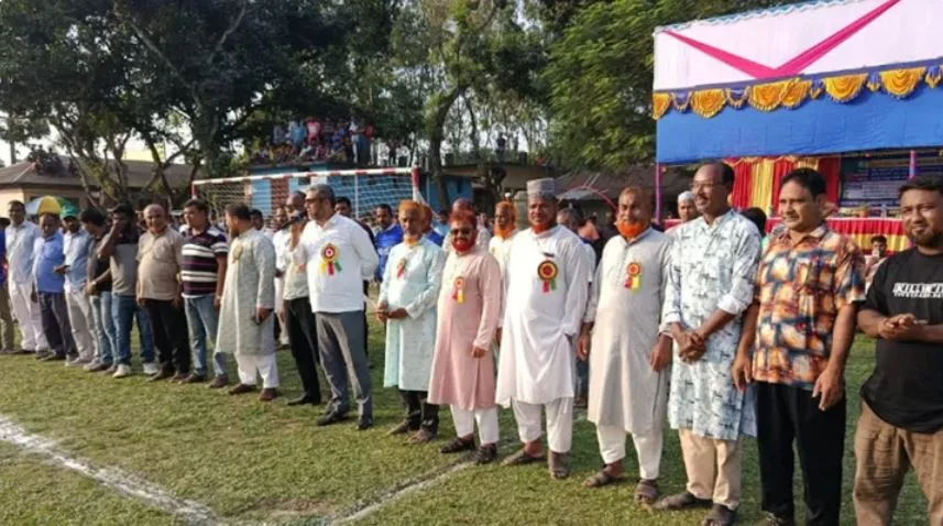 আ. লীগ নেতাদের নিয়ে খেলা উদ্বোধন করলেন বিএনপি-জামায়াত নেতারা