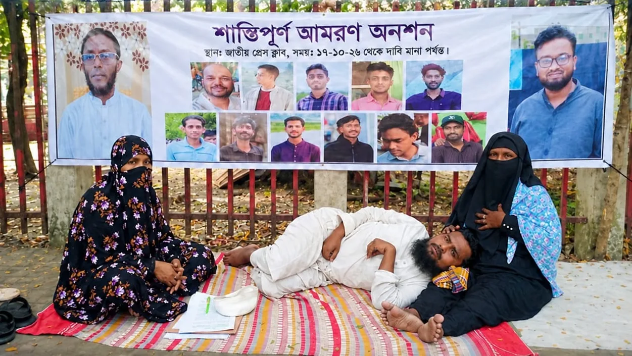 নির্যাতন করে রেস্টুরেন্ট দখল বিএনপি-ছাত্রদল নেতার, অনশনে ব্যবসায়ী