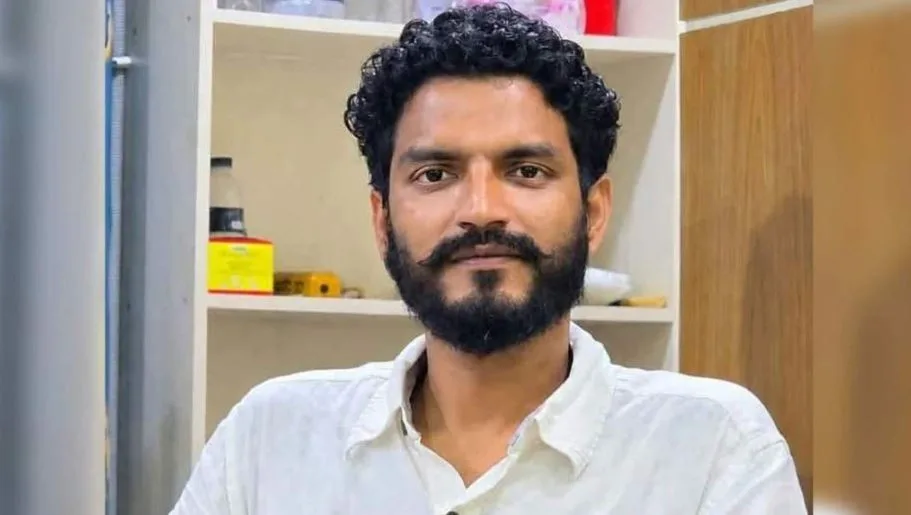 ছাত্রদল নেতাকে ধাওয়া করে চাপাতি-কুড়াল দিয়ে কুপিয়ে জখম