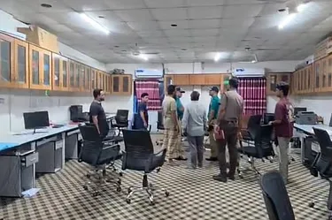 হামলা, ভাঙচুরের পর এবার এ জে আরের গুদামে আগুন দেওয়ার চেষ্টা