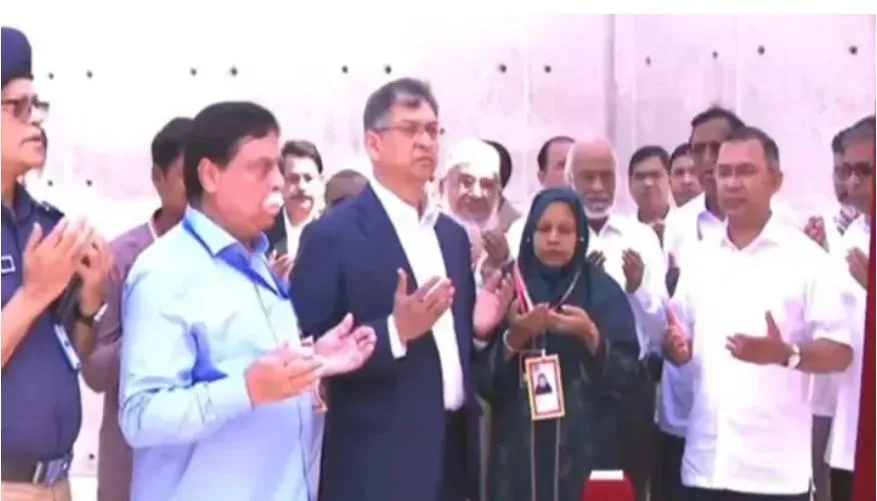 ওসমানী উদ্যানে ‘জুলাই স্মৃতিস্তম্ভ’ উদ্বোধন করলেন প্রধানমন্ত্রী