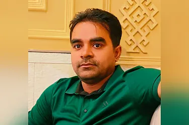 আড়তে চাঁদা তুলতে গিয়ে ধরা ‘ছাত্রদল নেতা’, বেরিয়ে আসছে থলের বিড়াল