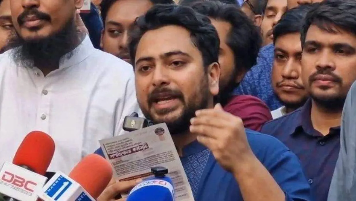 সরকারের ব্যর্থতার দায়ে দুই মন্ত্রীর পদত্যাগে নাহিদের আলটিমেটাম